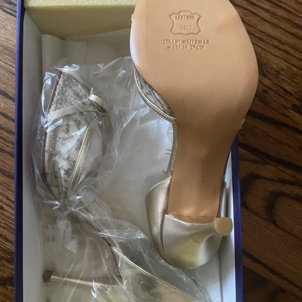 NEW Stuart Weitzman gold metallic dress shoes sandals heels 7.5 - Picture 5 of 7